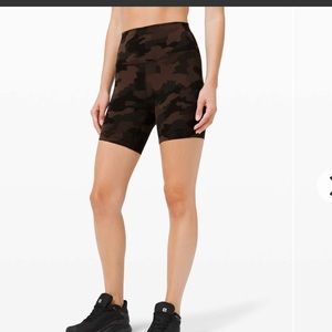 Lululemon Wunder Train Short 6"
Heritage 365 Camo Brown Earth Multi, size 4